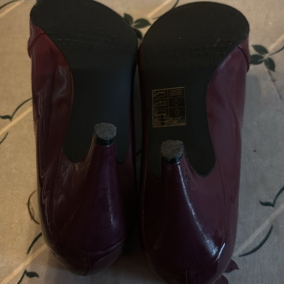 Divided Shoes - Picture 6 of 7